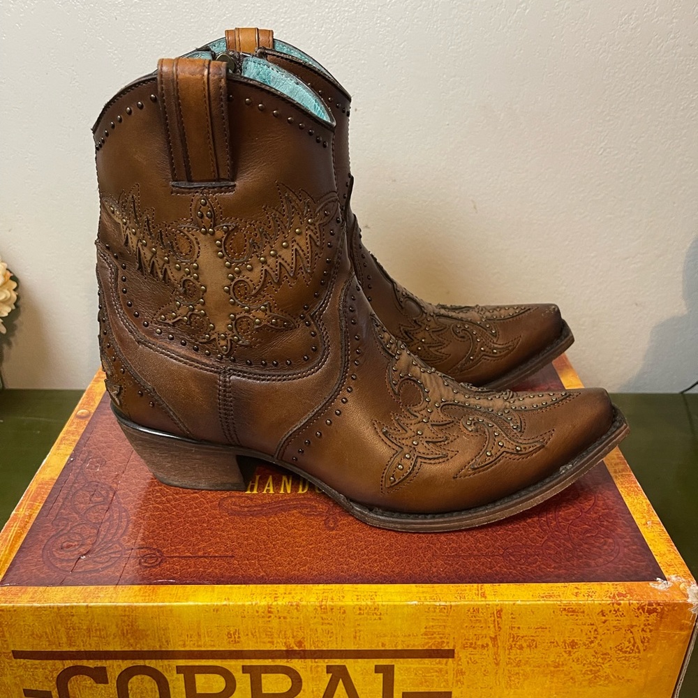 Corral Overlay & Embroidery Boots